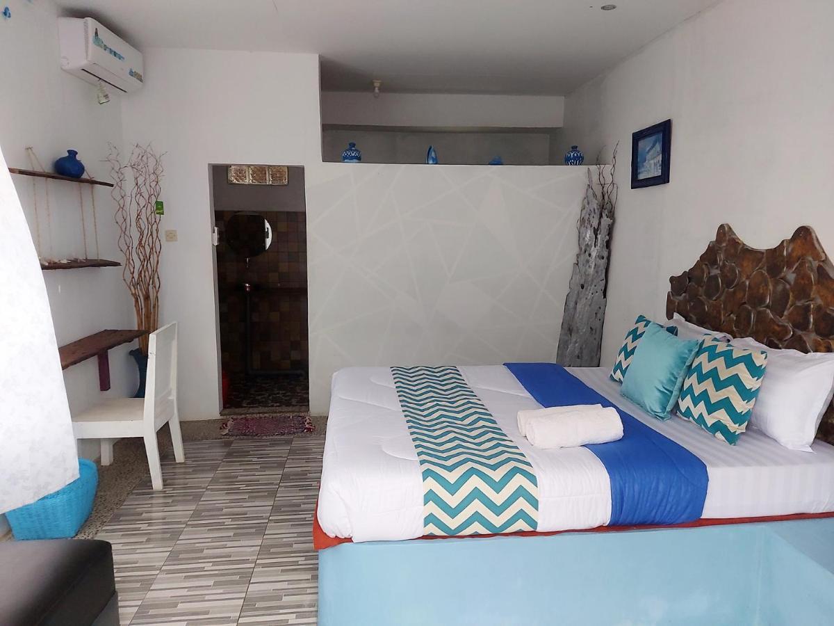 Blue Coral Homestay Karimunjawa Esterno foto