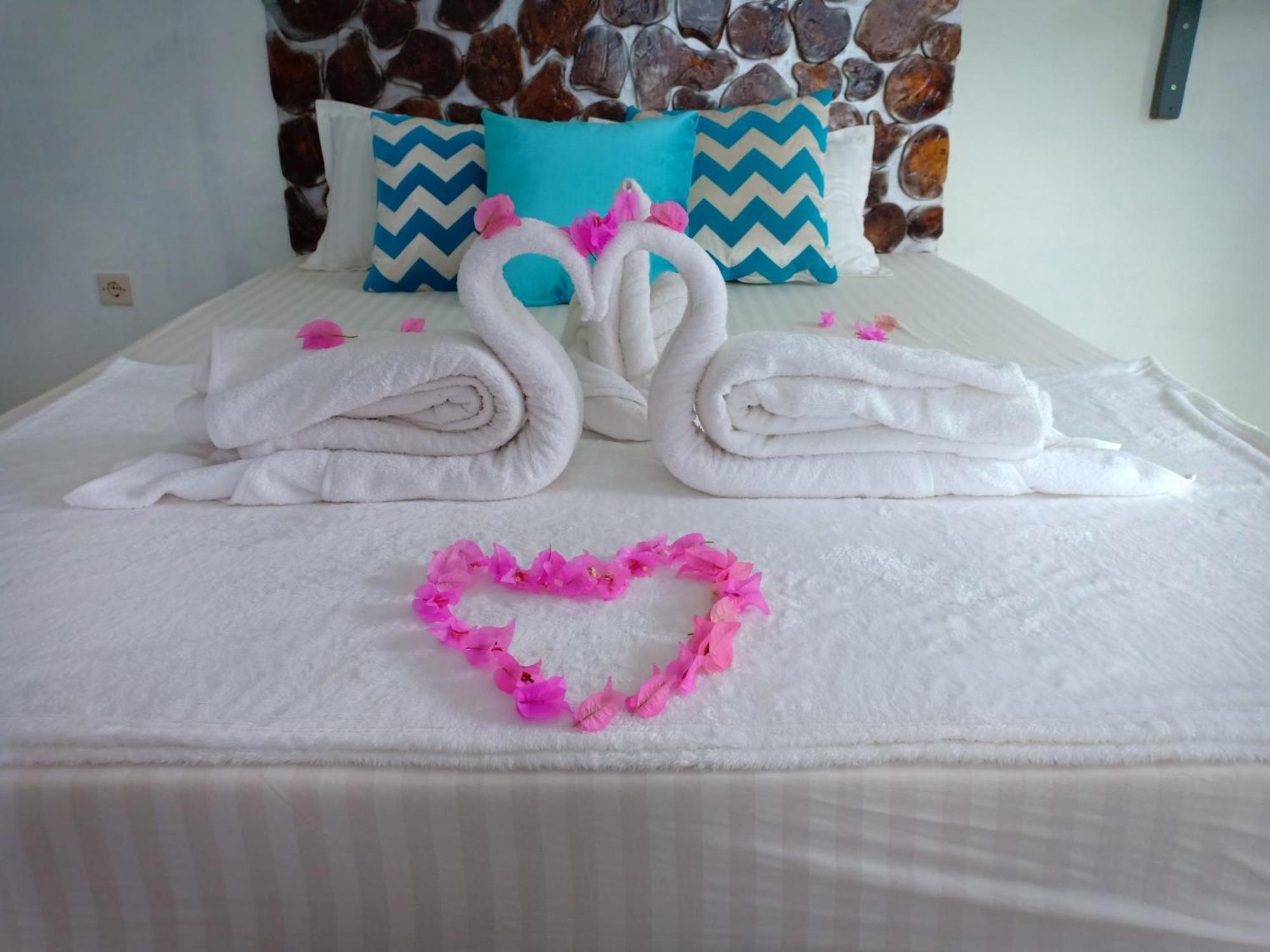 Blue Coral Homestay Karimunjawa Esterno foto