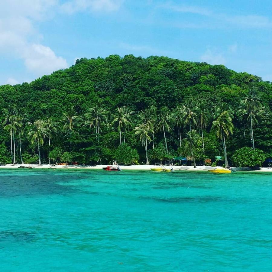 Blue Coral Homestay Karimunjawa Esterno foto