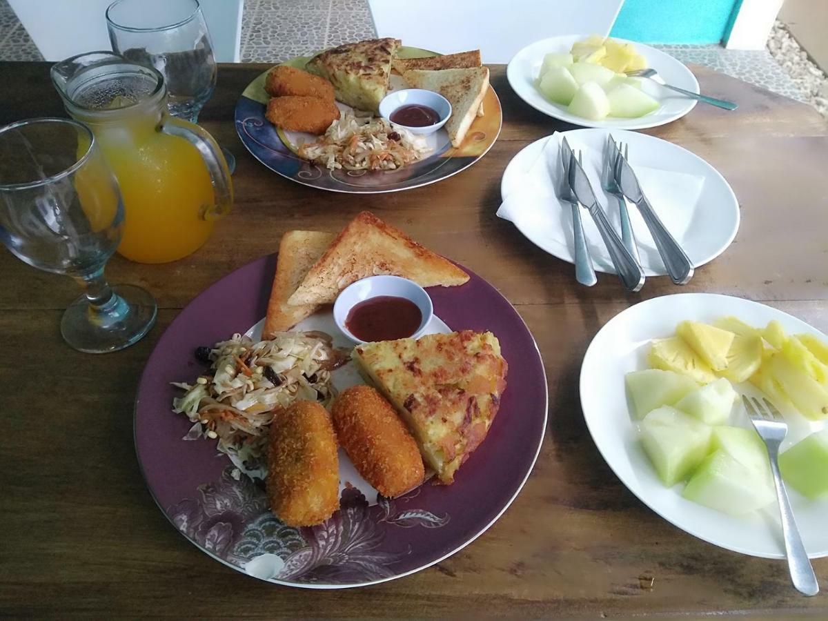 Blue Coral Homestay Karimunjawa Esterno foto