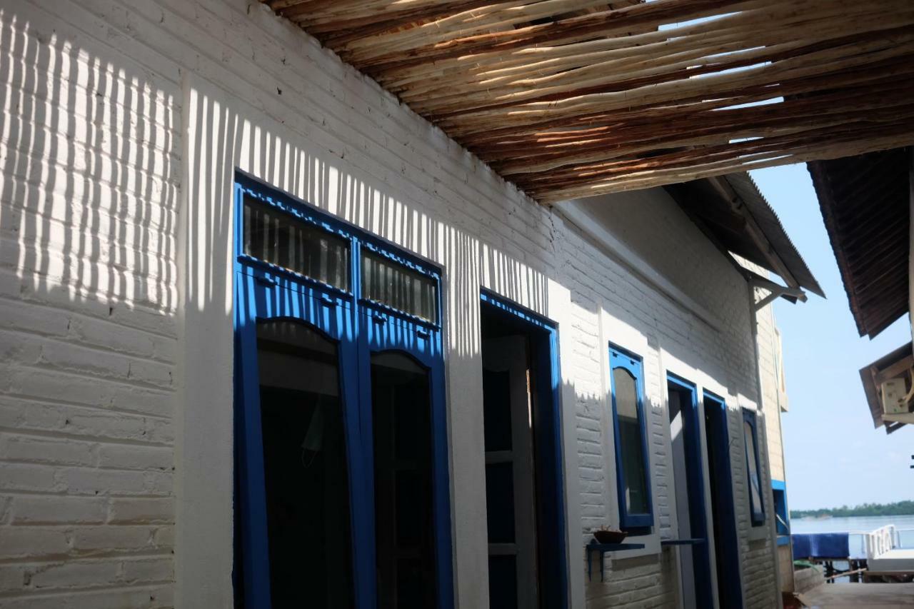 Blue Coral Homestay Karimunjawa Esterno foto